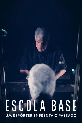 Capa de Escola Base: Um Repórter Enfrenta o Passado